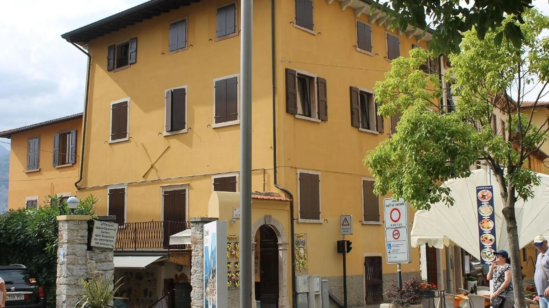 Wohnung In Malcesine Mit Privatstrand contacts